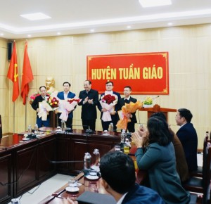 Công bố các quyết định của UBND huyện Tuần Giáo về  công tác cán bộ