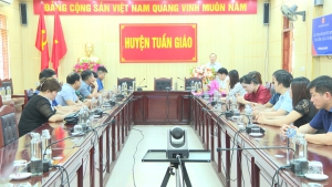 UBND huyện trao quyết định bổ nhiệm Phó Trưởng phòng Lao động-Thương binh và Xã hội