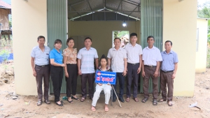 Bàn giao nhà Đại đoàn kết cho hộ nghèo xã Quài Cang