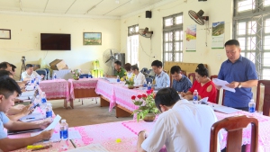 Đồng chí Lê Xuân Cảnh -Phó Bí thư, Chủ tịch UBND huyện kiểm tra tại xã Rạng Đông