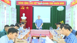 Đồng chí Lê Xuân Cảnh-  Phó bí thư Huyện ủy, Chủ tịch UBND huyện kiểm tra tại xã Ta Ma