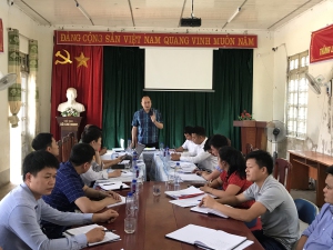 Đồng chí Phó Bí thư Huyện ủy - Chủ tịch UBND huyện Lê Xuân Cảnh kiểm tra, làm vệc với xã Pú Xi