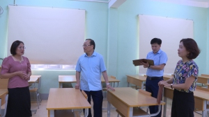 Đồng chí Mùa Va Hồ, Phó Chủ tịch UBND huyện kiểm tra công tác chuẩn bị tổ chức kỳ thi tốt nghiệp THPT năm 2023