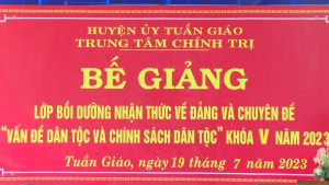 Bế giảng lớp Bồi dưỡng nhận thức về Đảng khóa V năm 2023