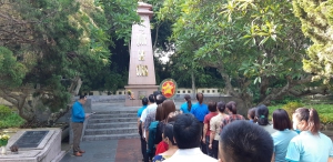 Đoàn Đại biểu Đại hội công đoàn huyện Tuần Giáo viếng Nghĩa trang Liệt sĩ