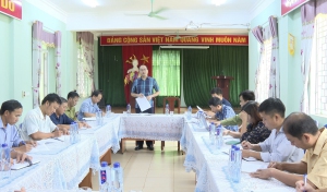 Đồng chí Lê Xuân Cảnh Chủ tịch UBND huyện Tuần Giáo làm việc với xã Phình Sáng về tiến độ triển khai trồng cây mắc ca