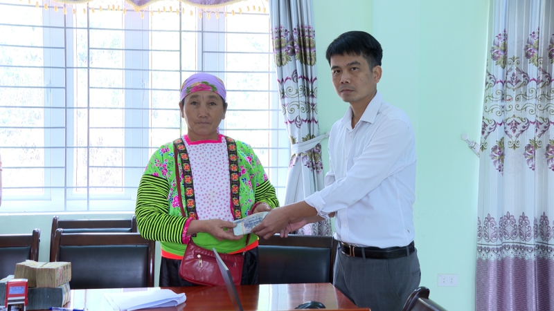 Giải ngân 300 triệu đồng Quỹ hỗ trợ Dự án Trồng thâm canh cây  Cà phê tại xã Tỏa Tình