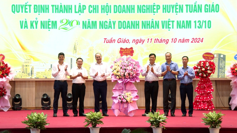LỄ CÔNG BỐ QUYẾT ĐỊNH THÀNH LẬP CHI HỘI DOANH NGHIỆP HUYỆN TUẦN GIÁO VÀ KỶ NIỆM 20 NĂM NGÀY DOANH NHÂN VIỆT NAM