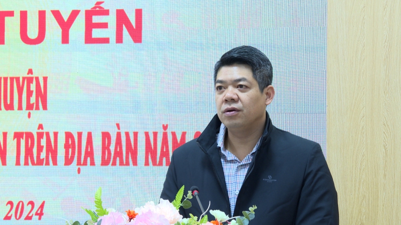 đc Hà Cầm Hồng   Phó Bí thư Huyện ủy, Chủ tịch UBND huyện phát biểu tại buổi đối thoại