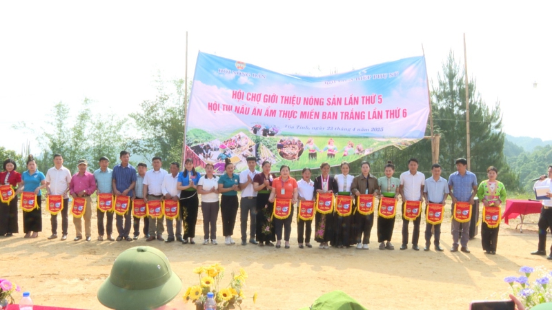 Tuần Giáo tổ chức thành công “Hội chợ trưng bày, giới thiệu sản phẩm nông sản và Hội thi nấu ăn Ẩm thực miền Ban trắng lần thứ 6 năm 2025