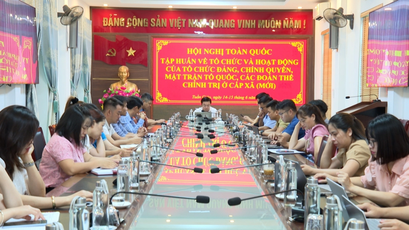 CÁC ĐẠI BIỂU DỰ TẠI ĐIỂM CẨU HUYỆN ỦY TUẦN GIÁO