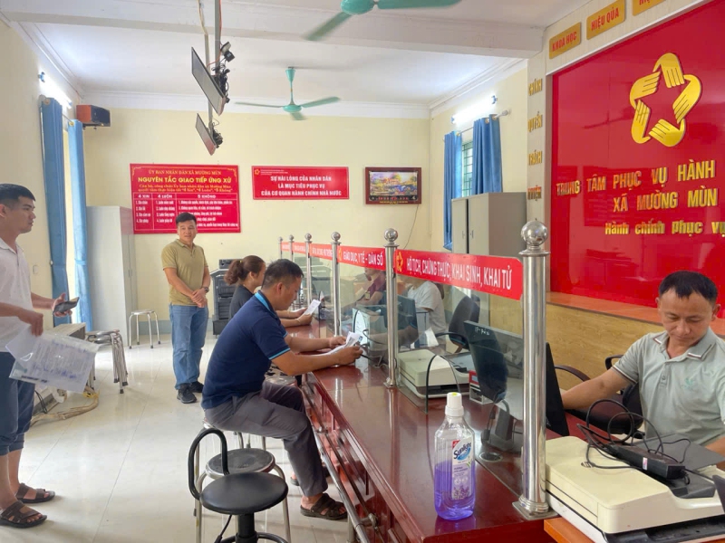 UBND xã Mường Mùn đã trực tiếp kiểm tra công tác chuẩn bị và tổ chức chạy thử nghiệm hoạt động của Trung tâm Phục vụ Hành chính công cấp xã.