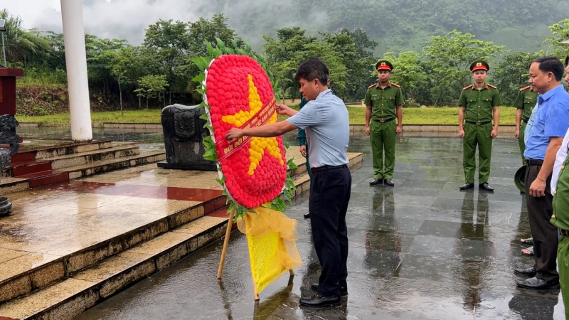 Xã Pú Nhung tổ chức Lễ dâng hương và đặt vòng hoa tưởng niệm các Anh hùng Liệt sĩ nhân dịp kỷ niệm 78 năm ngày Thương Binh Liệt Sỹ (27/7/1947 – 27/7/2025)