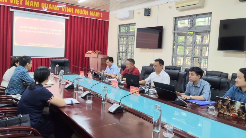 ĐOÀN TRUNG TÂM DỊCH VỤ NÔNG NGHIỆP KHU VỰC 3 LÀM VIỆC VỚI UBND XÃ PÚ NHUNG