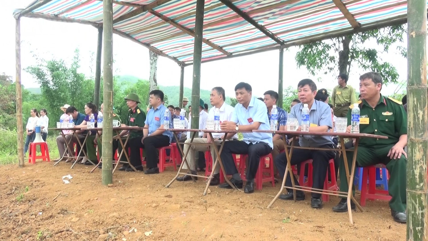 Ban chỉ đạo huyện tham quan mô hình diễn tập thực binh của xã Nà Tòng