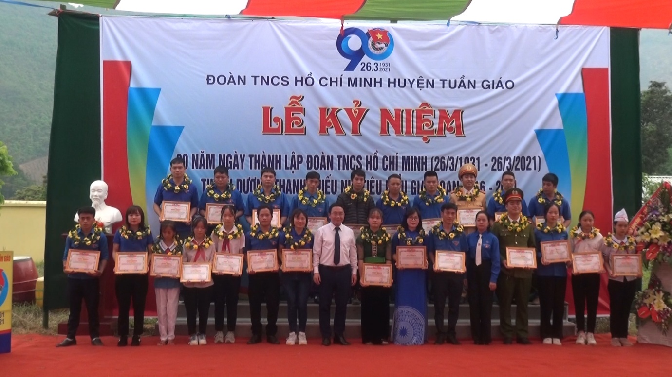 Huyện Đoàn Tuần Giáo tổ chức Lễ Kỷ Niệm 90 Năm thành lập ĐTNCSHCM và tuyên dương thanh thiếu nhi tiêu biểu giai đoạn 2016-2021