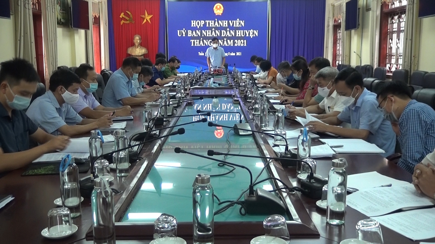 Họp thành viên UBND huyện tháng 8 năm 2021