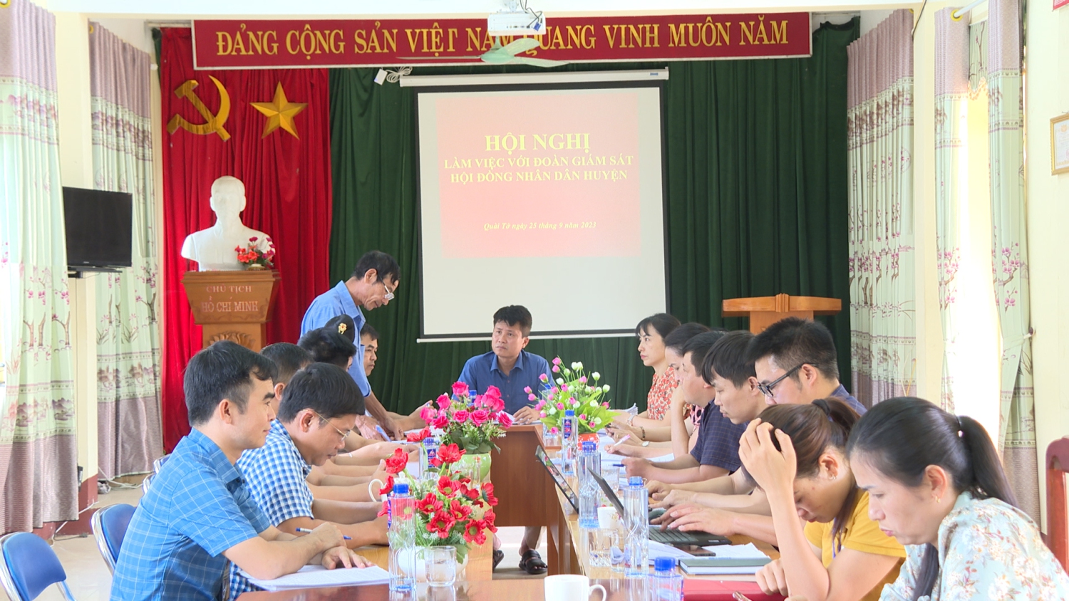 HĐND huyện giám sát việc thực hiện các quy định của pháp luật về cán bộ, công chức tại xã Quài Tở