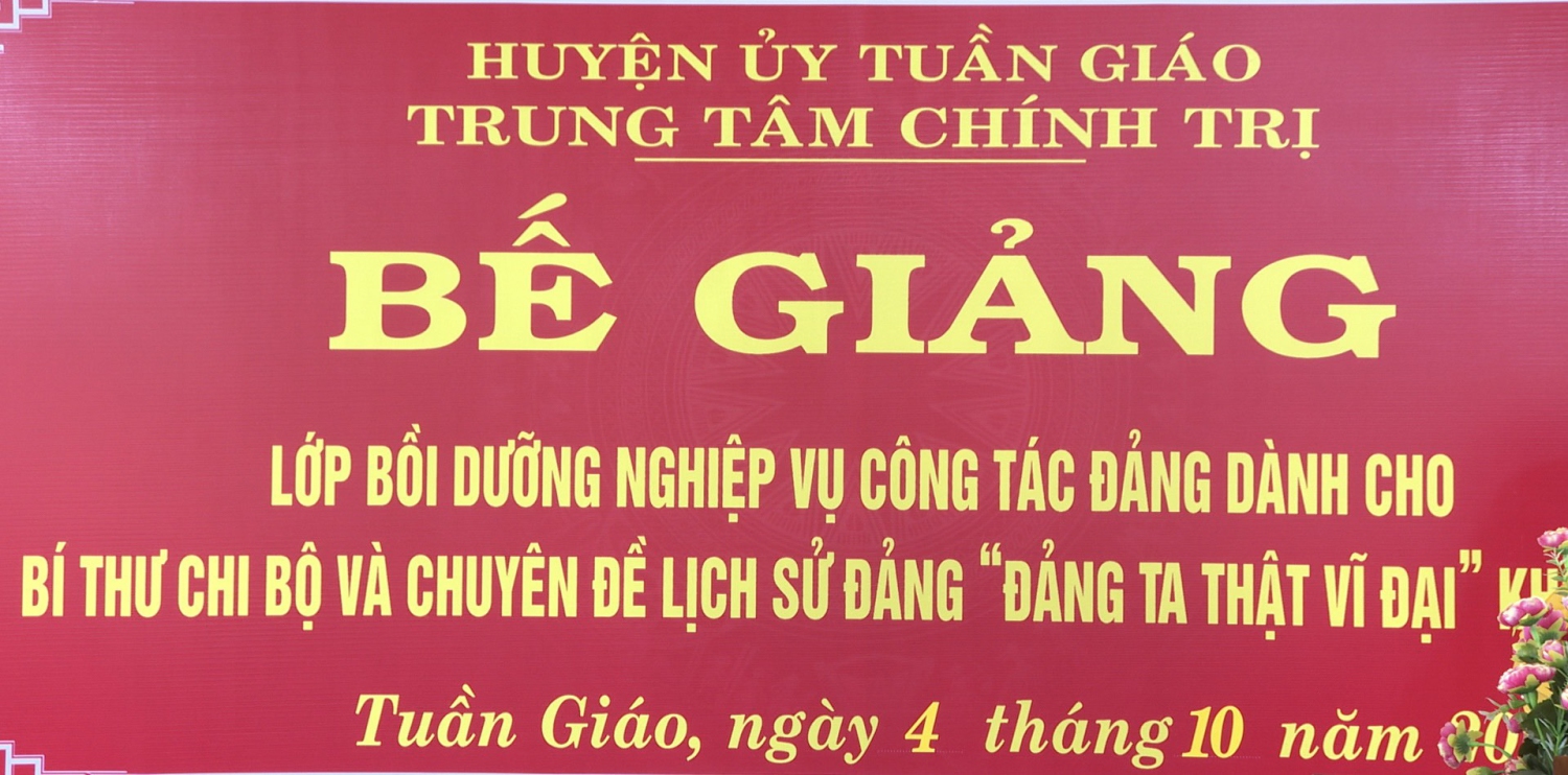 Bế giảng lớp bồi dưỡng nghiệp vụ công tác Đảng dành cho Bí thư chi bộ và  chuyên đề lịch sử Đảng “Đảng ta thật vĩ đại” khóa I