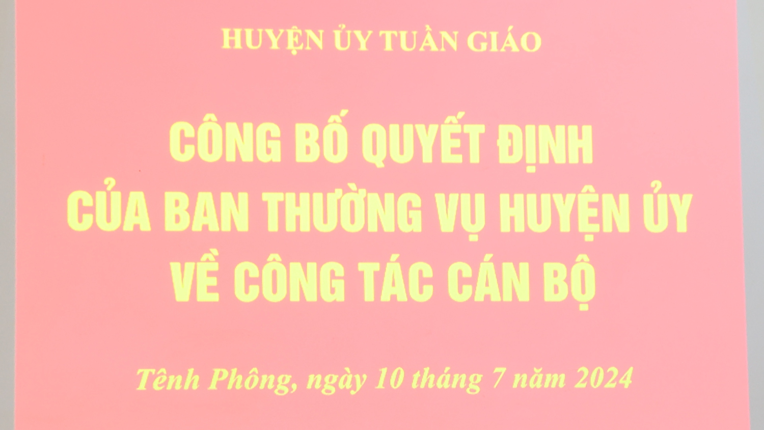 Công bố Quyết định về công tác cán bộ tại xã Tênh Phông