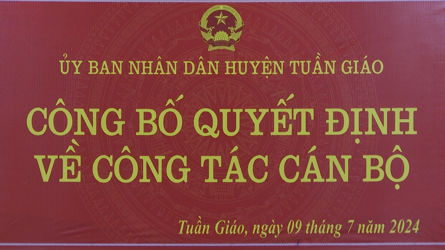 Hội nghị công bố quyết định về công tác cán bộ (Chánh Văn phòng HĐND&UBND huyện)