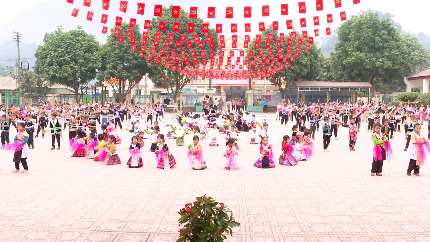 TRƯỜNG TH PÚ NHUNG TỔ CHỨC CHUYÊN ĐỀ