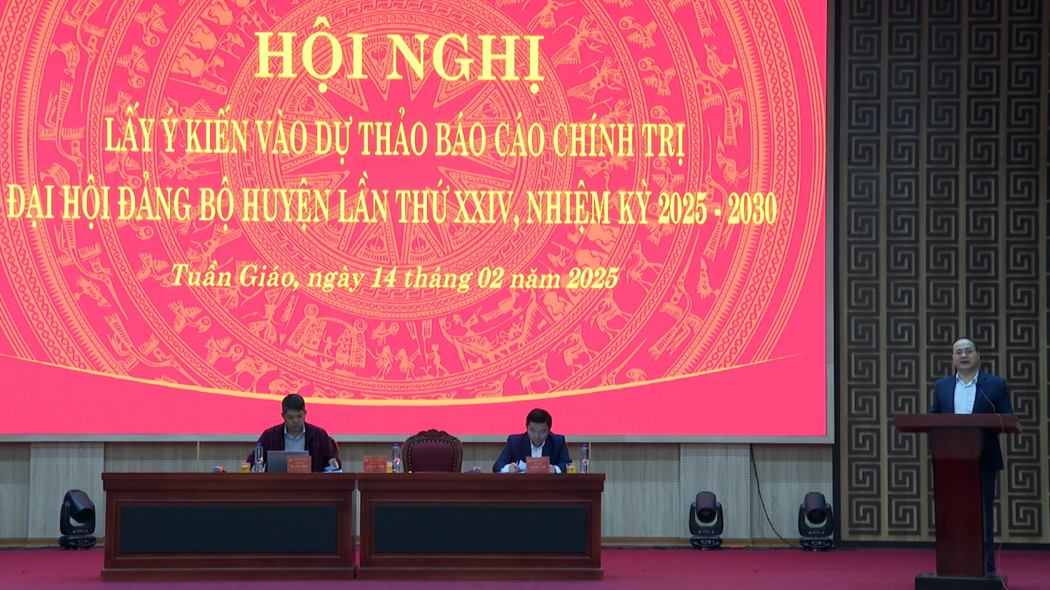 QUANG CẢNH HỘI NGHỊ