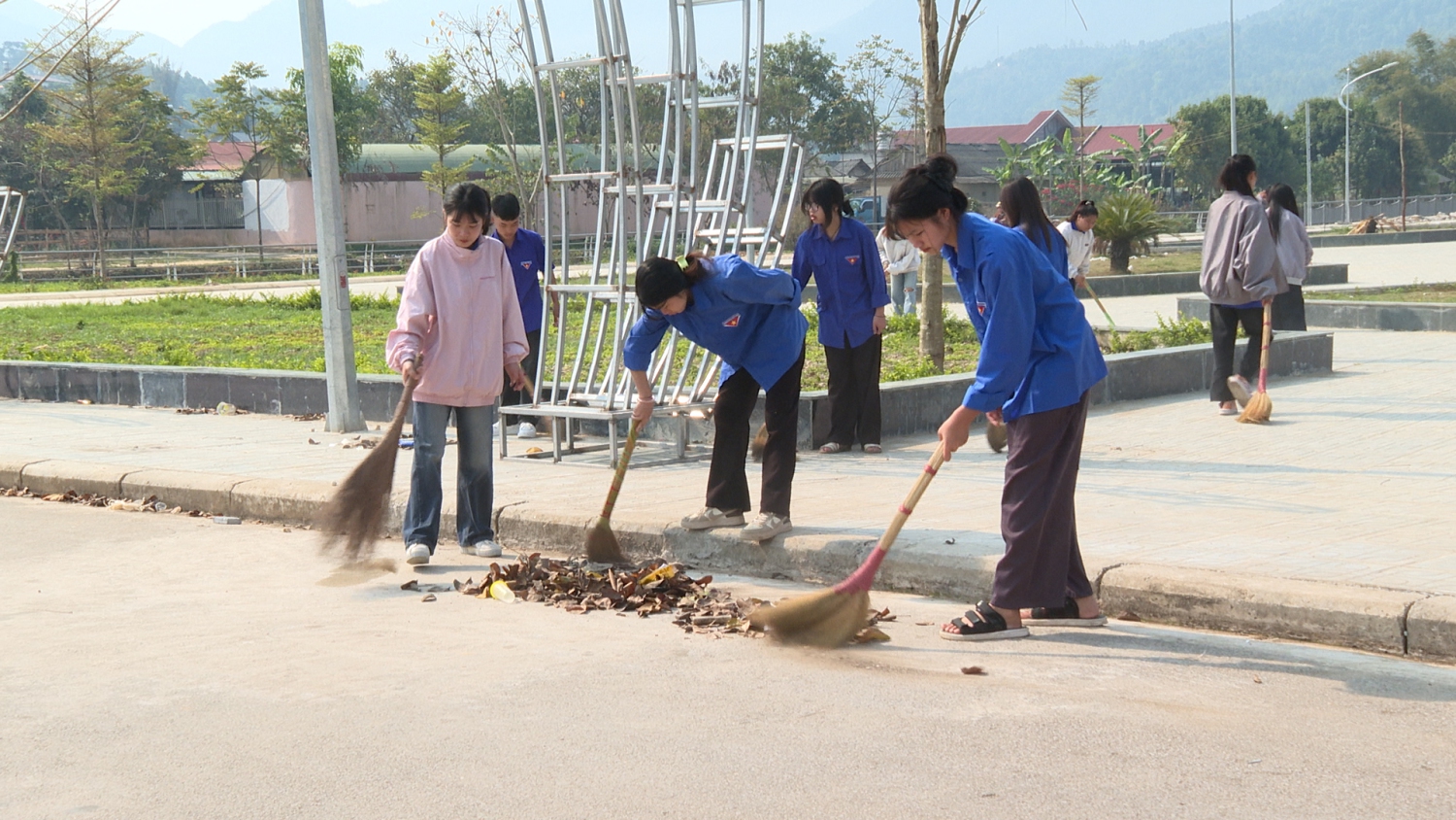 thanh niên ra quân sau lễ phát động