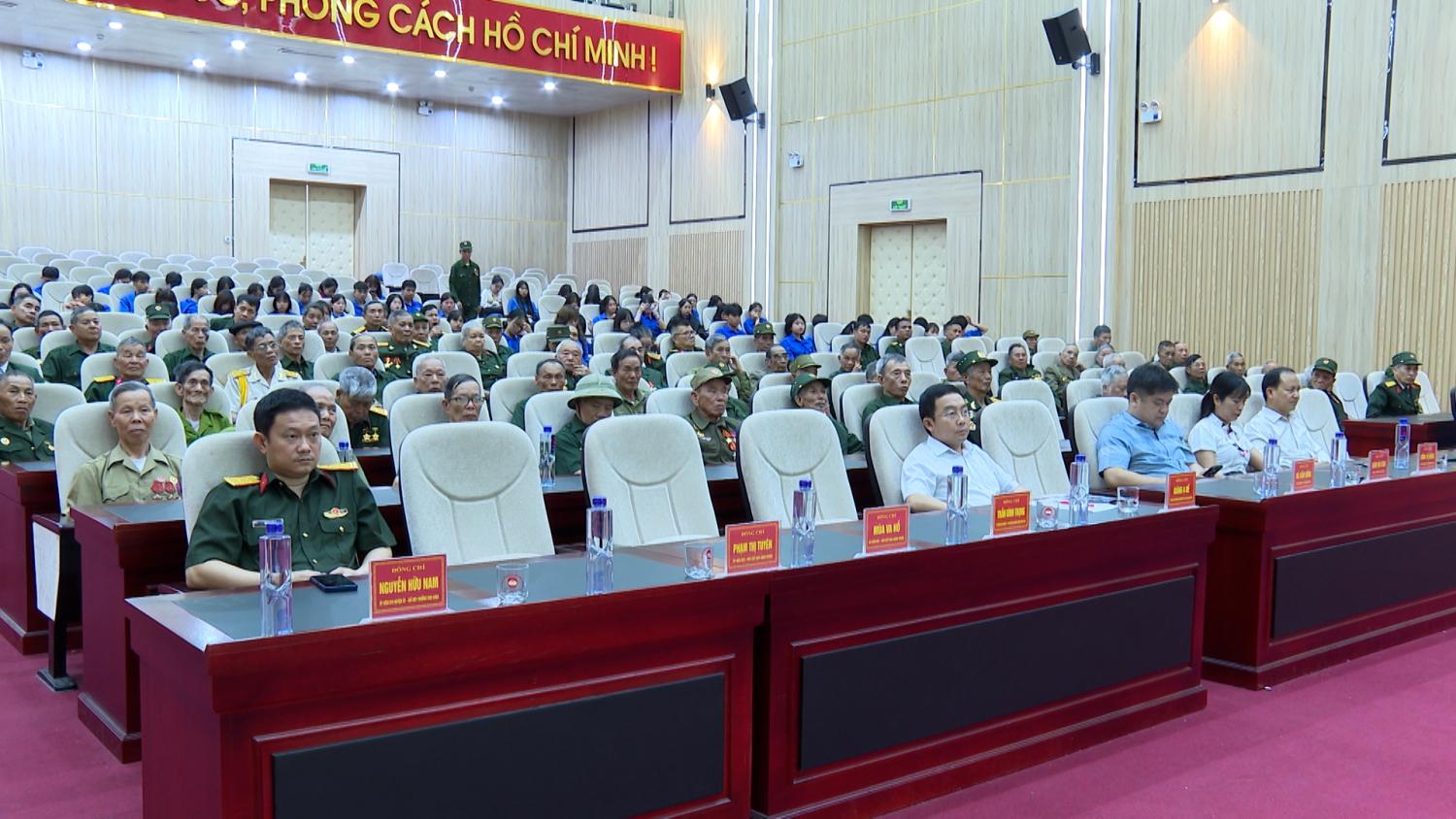 CÁC ĐẠI BIỂU THAM DỰ HỘI NGHỊ