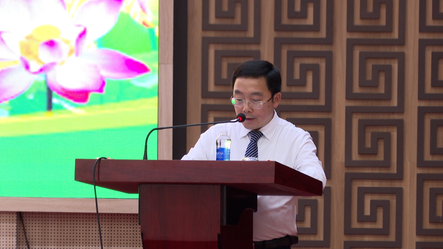 ĐỒNG CHÍ GIÀNG A DẾ PHÁT BIỂU TẠI KỲ HỌP