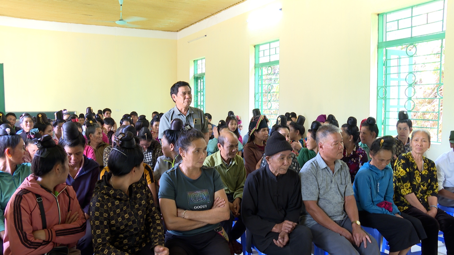 NGƯỜI DÂN PHÁT BIỂU Ý KIẾN