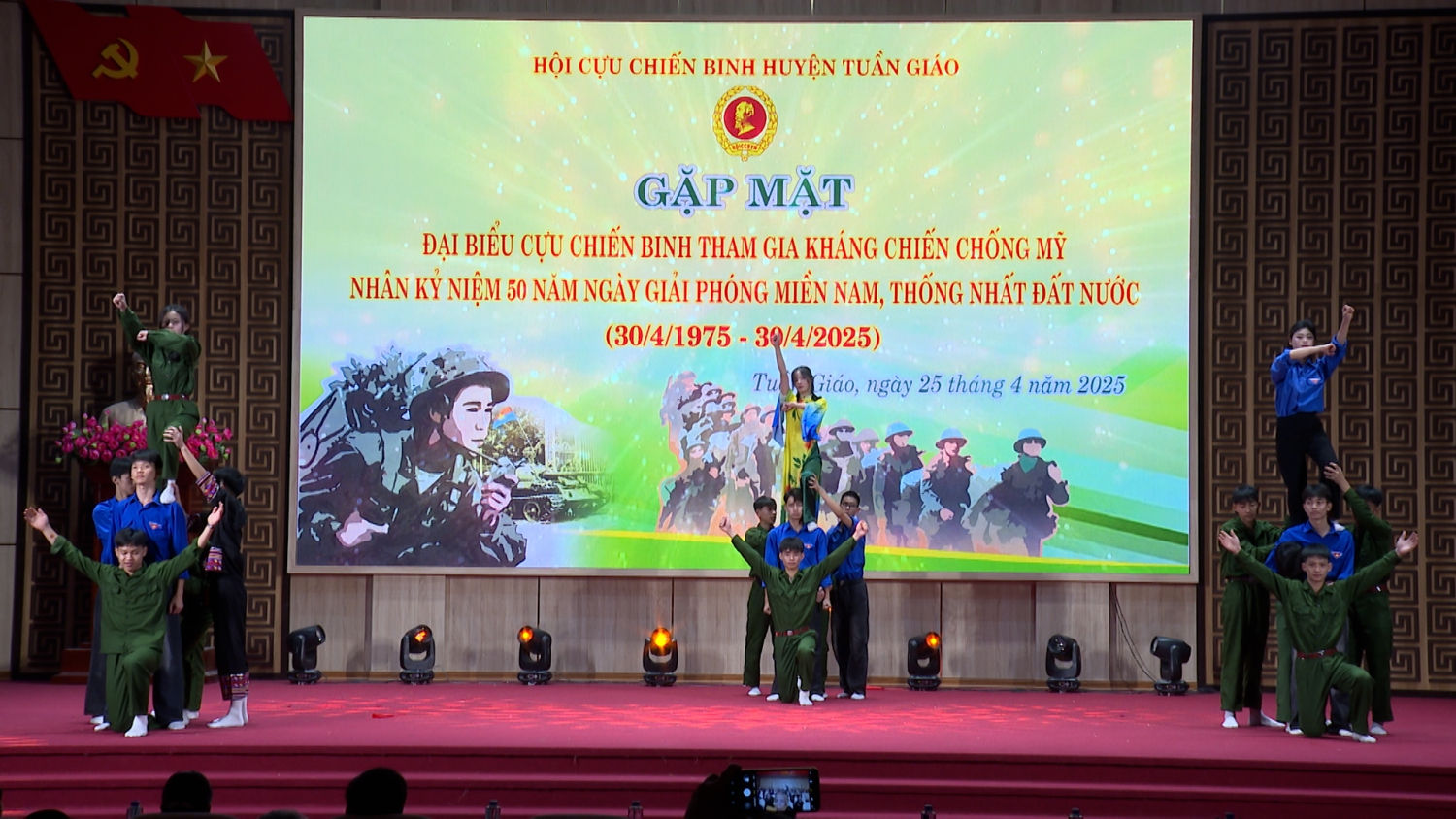 VĂN NGHỆ TẠI BUOIR GẶP MẶT