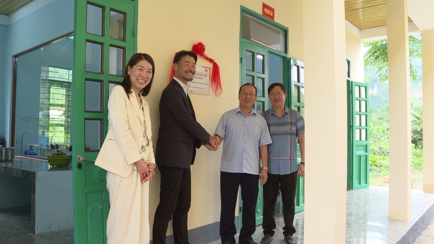 bàn giao bếp ăn