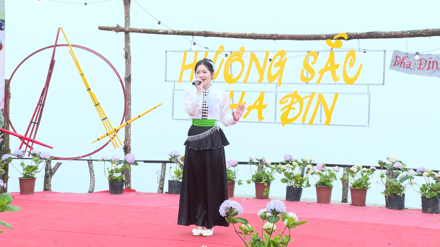 Các thí sinh thi phần thi năng khiếu 4