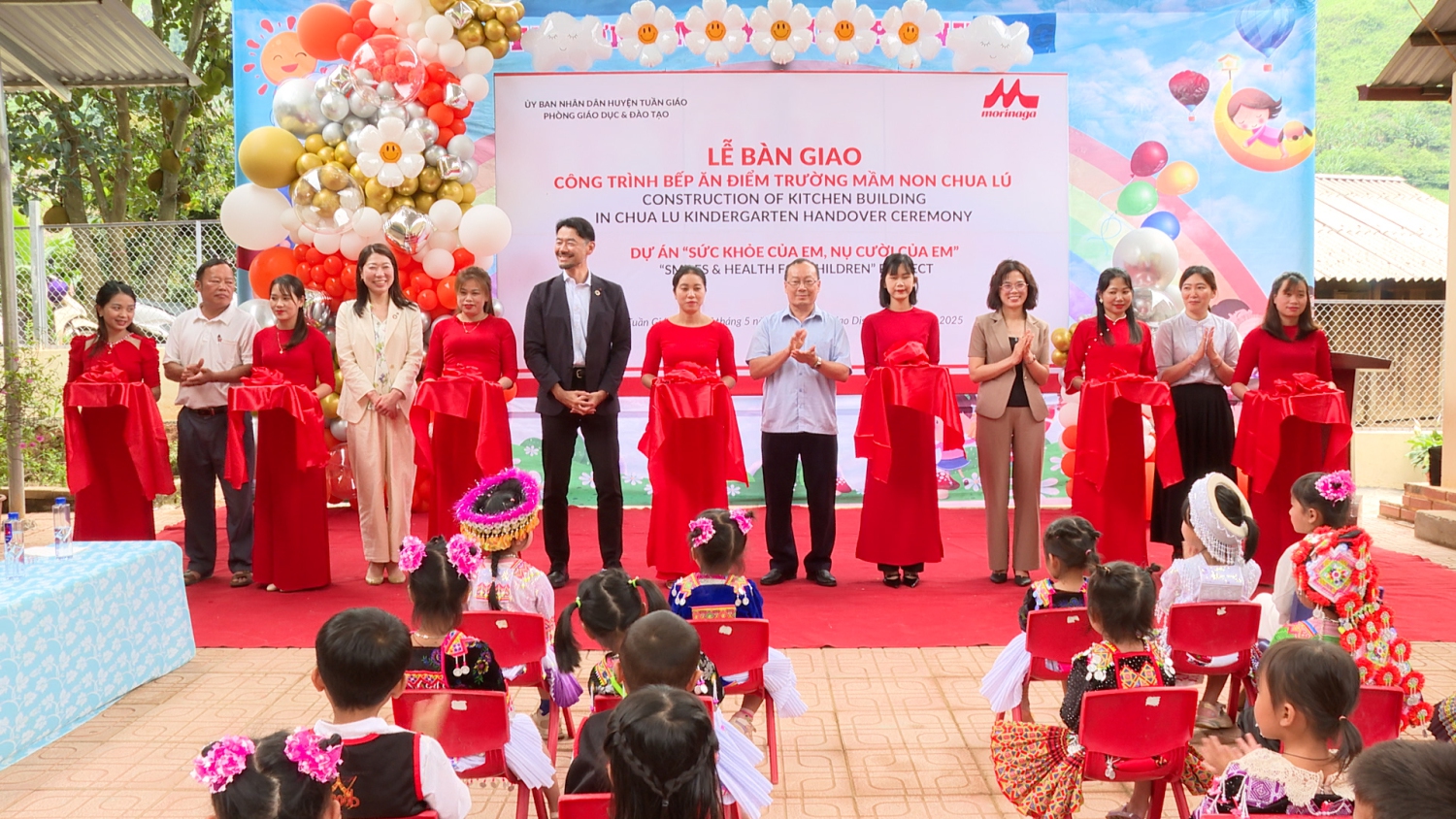 cắt băng khánh thành