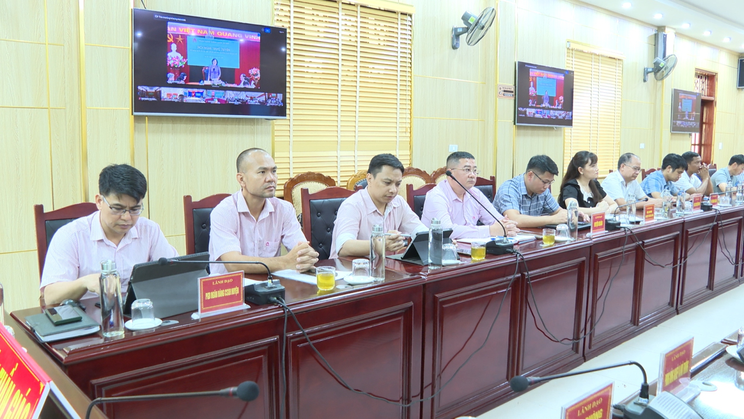 Đại biểu dự hội nghị điểm cầu Tuần Giáo