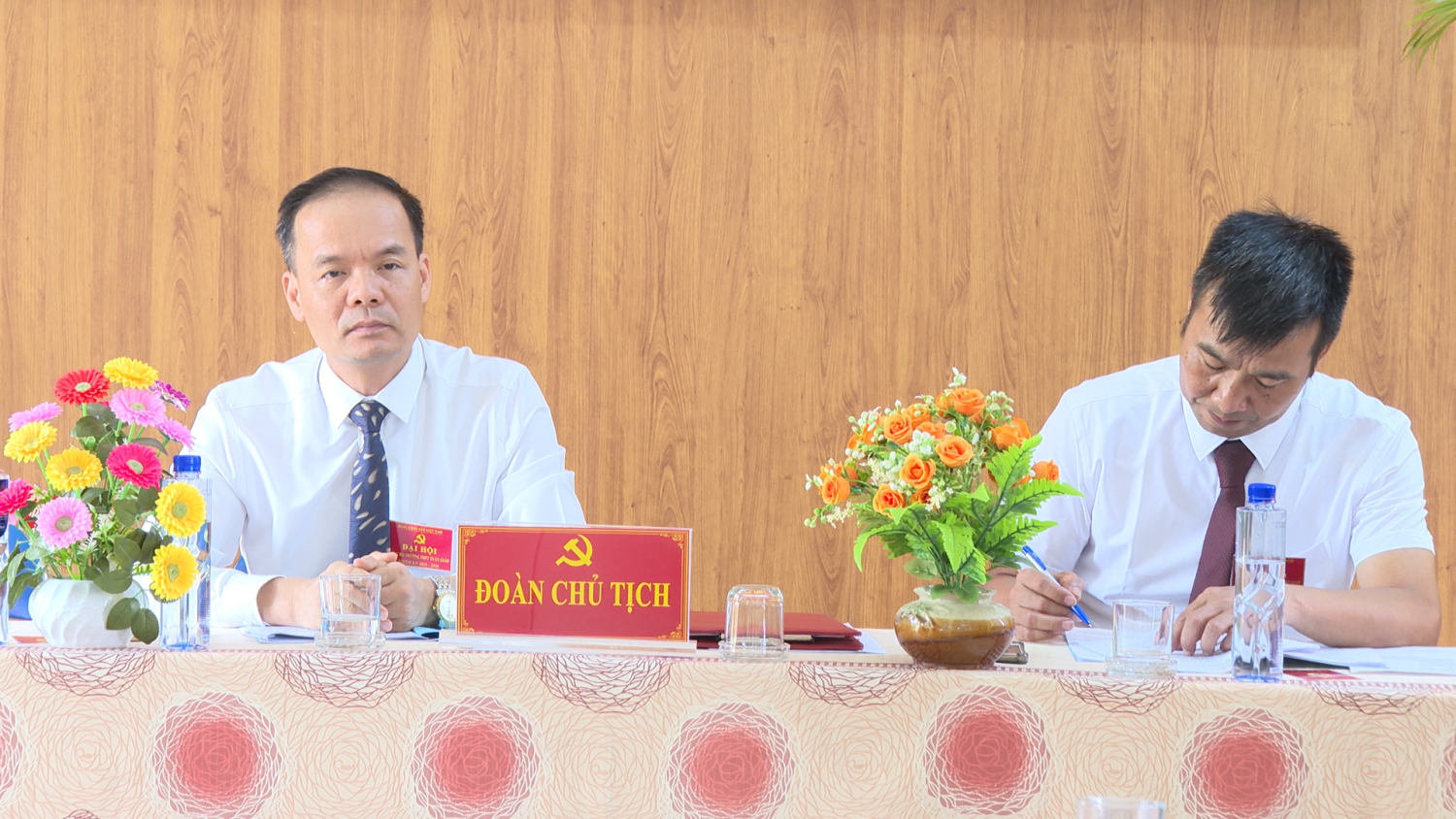 Đoàn chủ tịch chủ trì đại hội